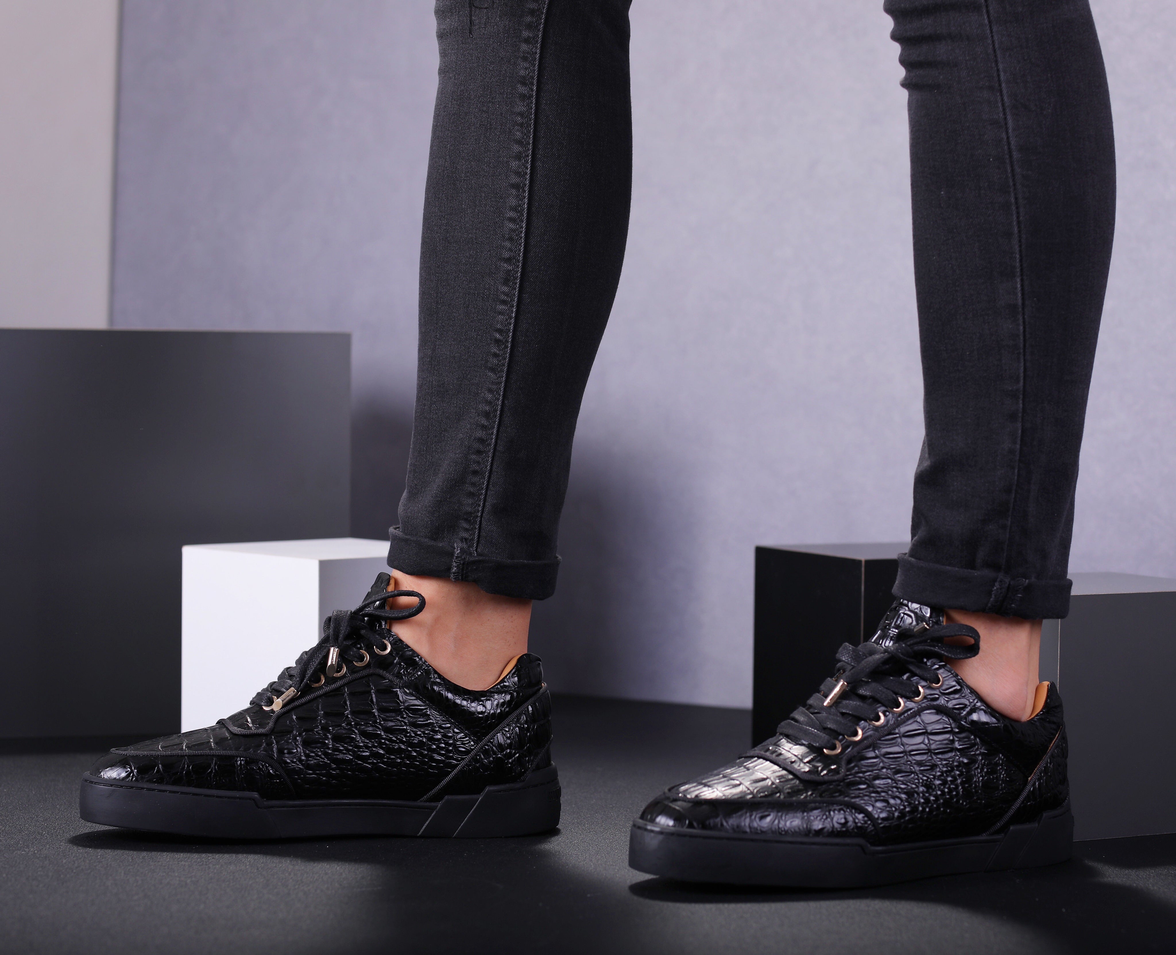 Low-Top ALL BLACK ALLIGATOR EFFECT