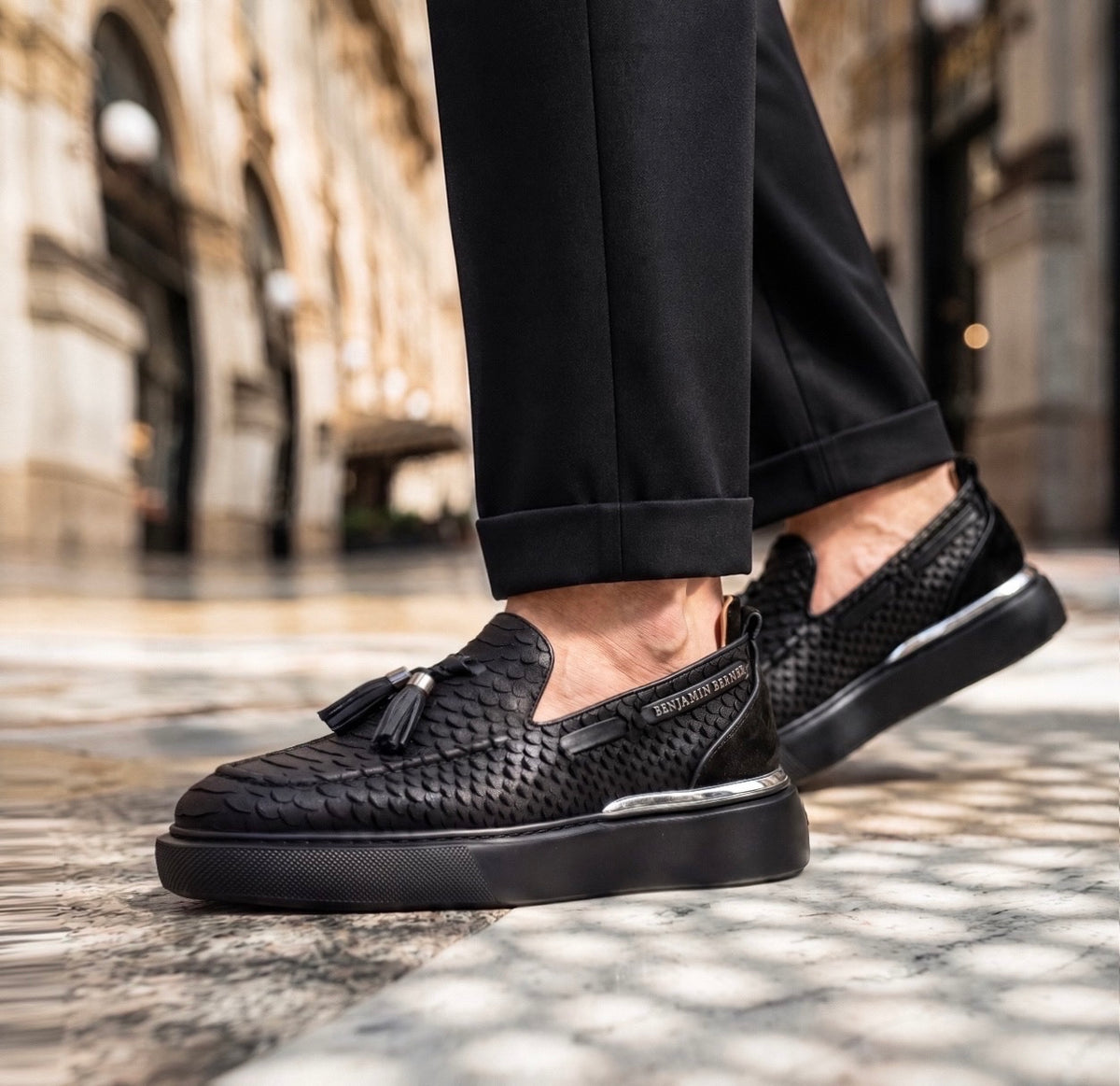 BNJ ORION  BLACK PYTHON CUT  TASSEL LOAFER