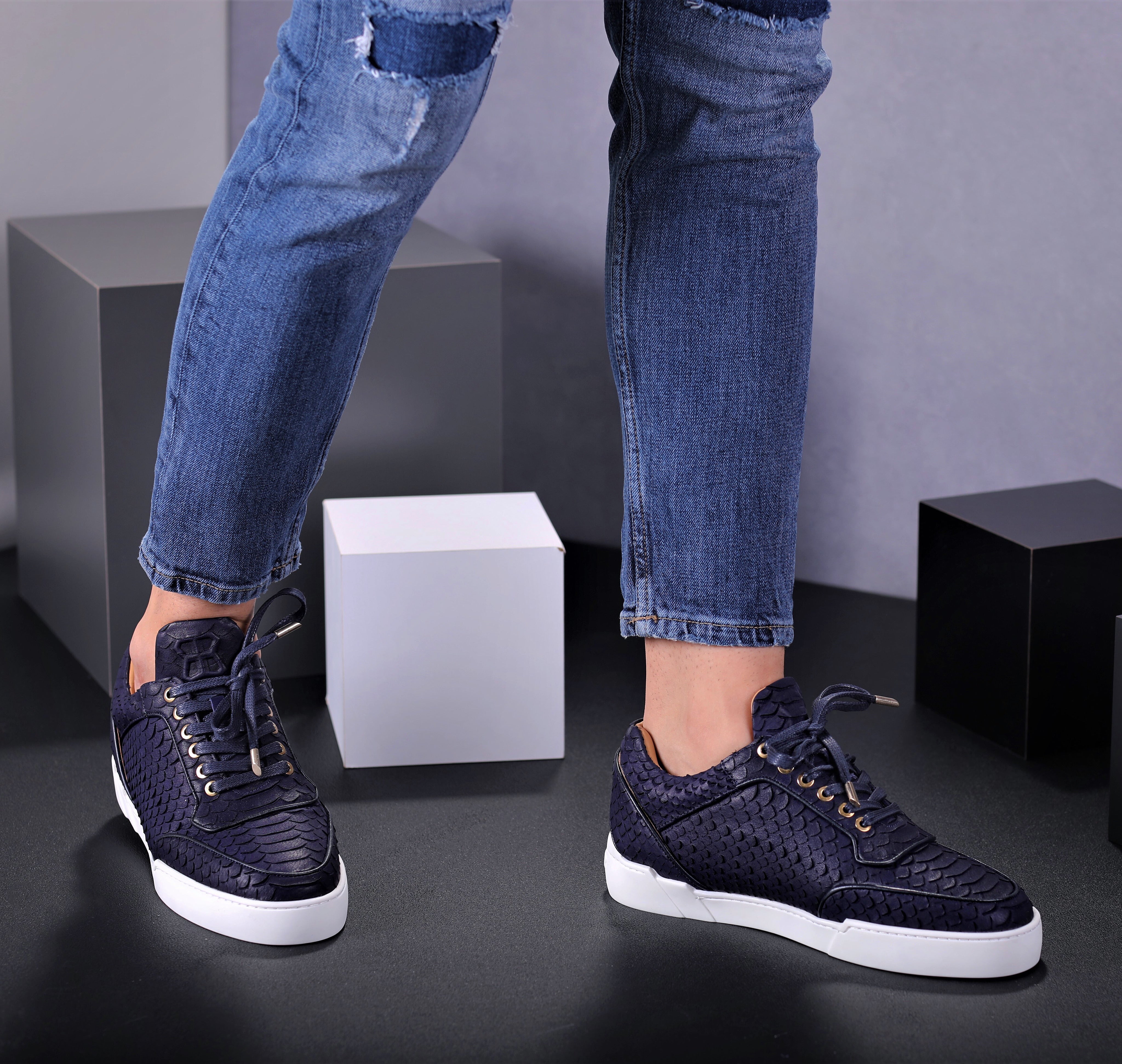 Low-Top MIDNIGHT BLUE PYTHON CUT